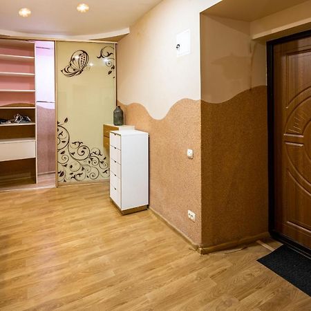 The Main Square! 2 Separated Bedrooms, Balcony Leopoli Esterno foto