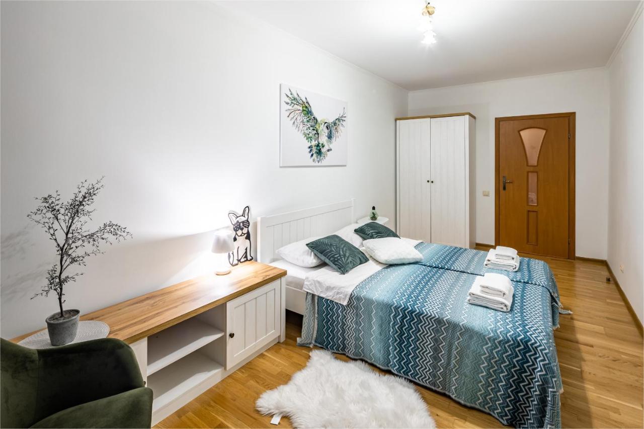 The Main Square! 2 Separated Bedrooms, Balcony Leopoli Esterno foto