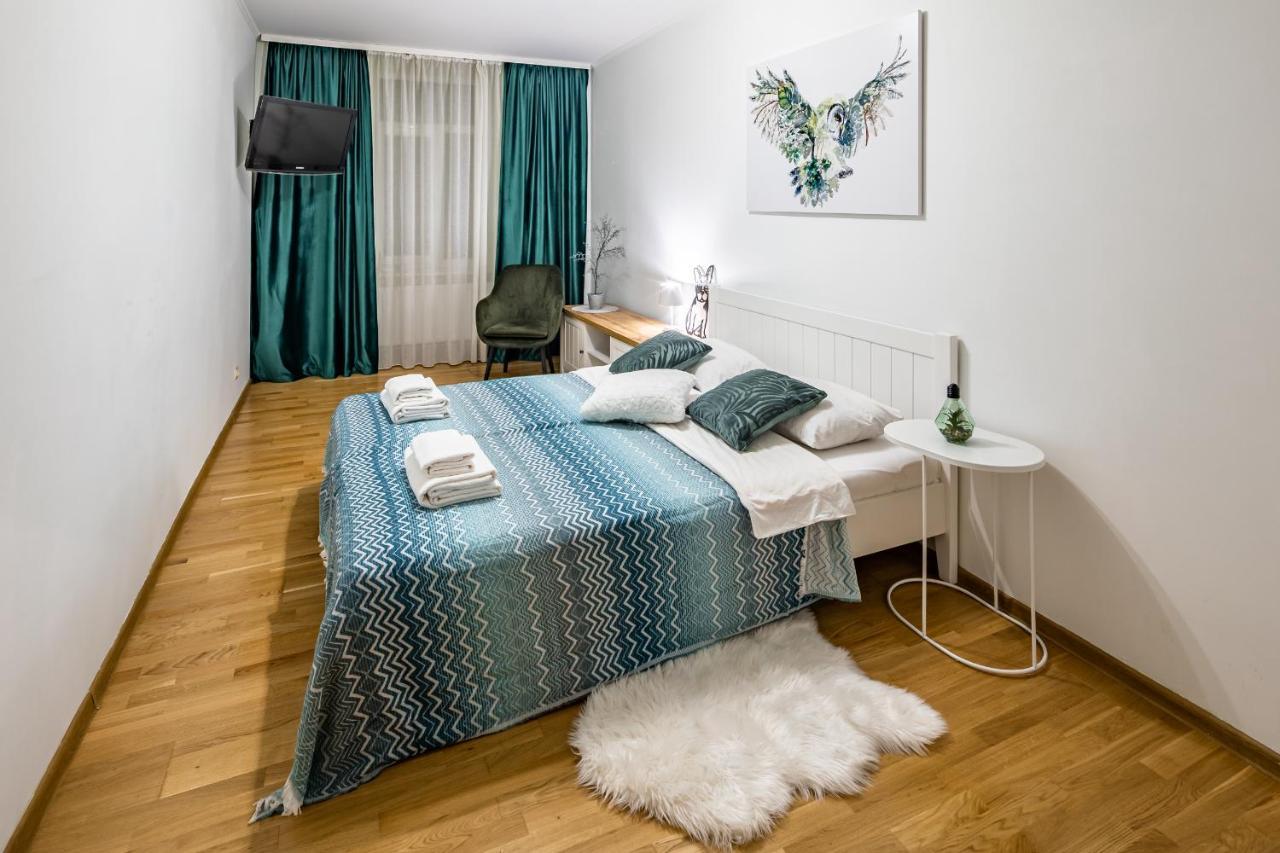 The Main Square! 2 Separated Bedrooms, Balcony Leopoli Esterno foto