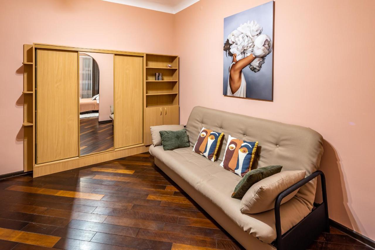 The Main Square! 2 Separated Bedrooms, Balcony Leopoli Esterno foto