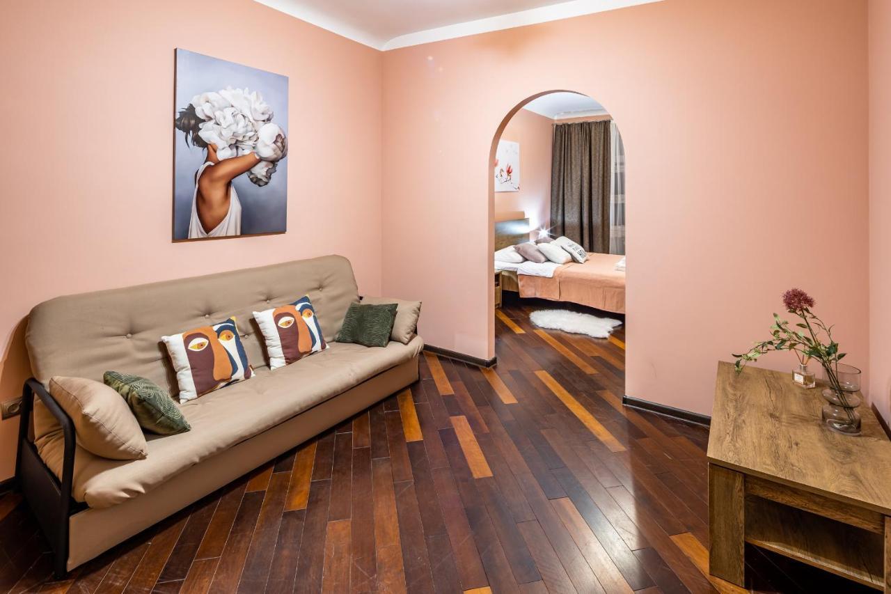 The Main Square! 2 Separated Bedrooms, Balcony Leopoli Esterno foto