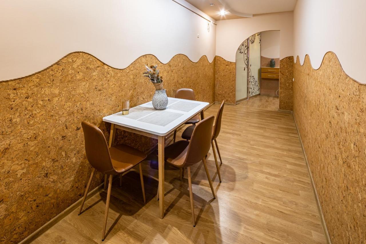 The Main Square! 2 Separated Bedrooms, Balcony Leopoli Esterno foto