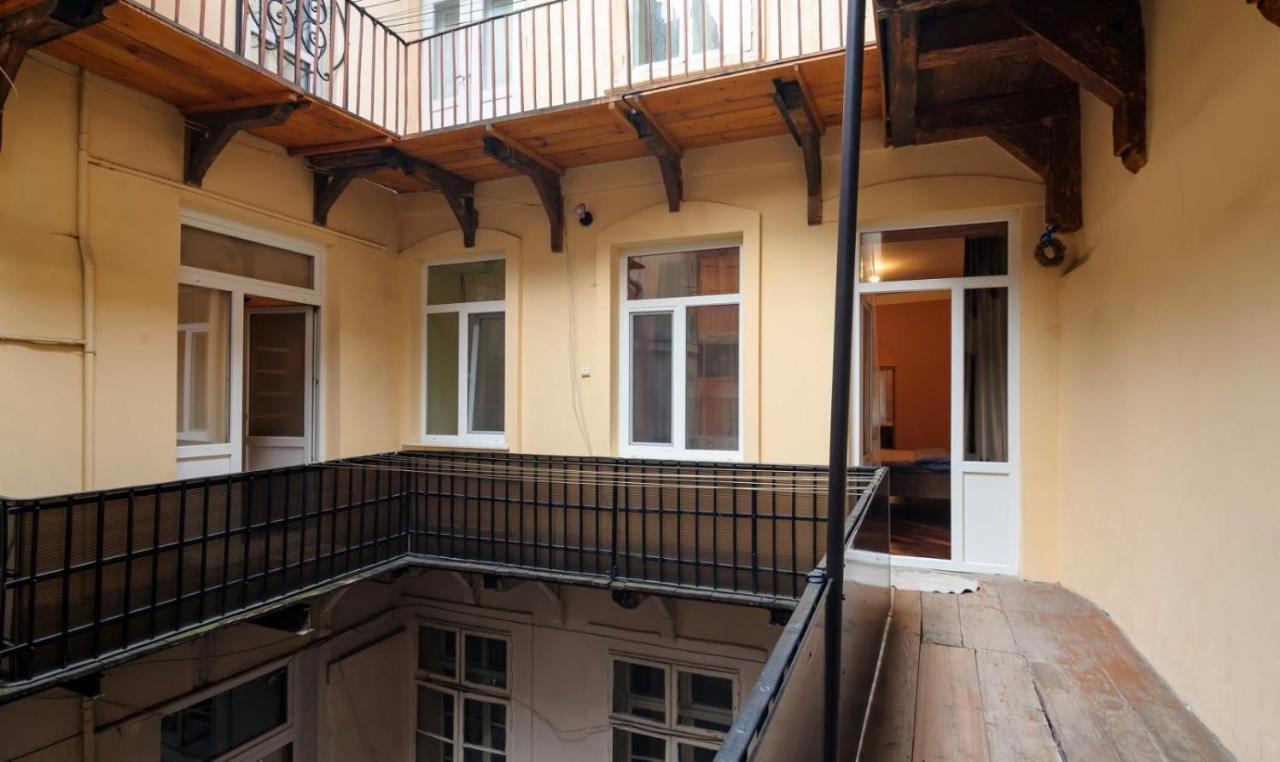 The Main Square! 2 Separated Bedrooms, Balcony Leopoli Esterno foto
